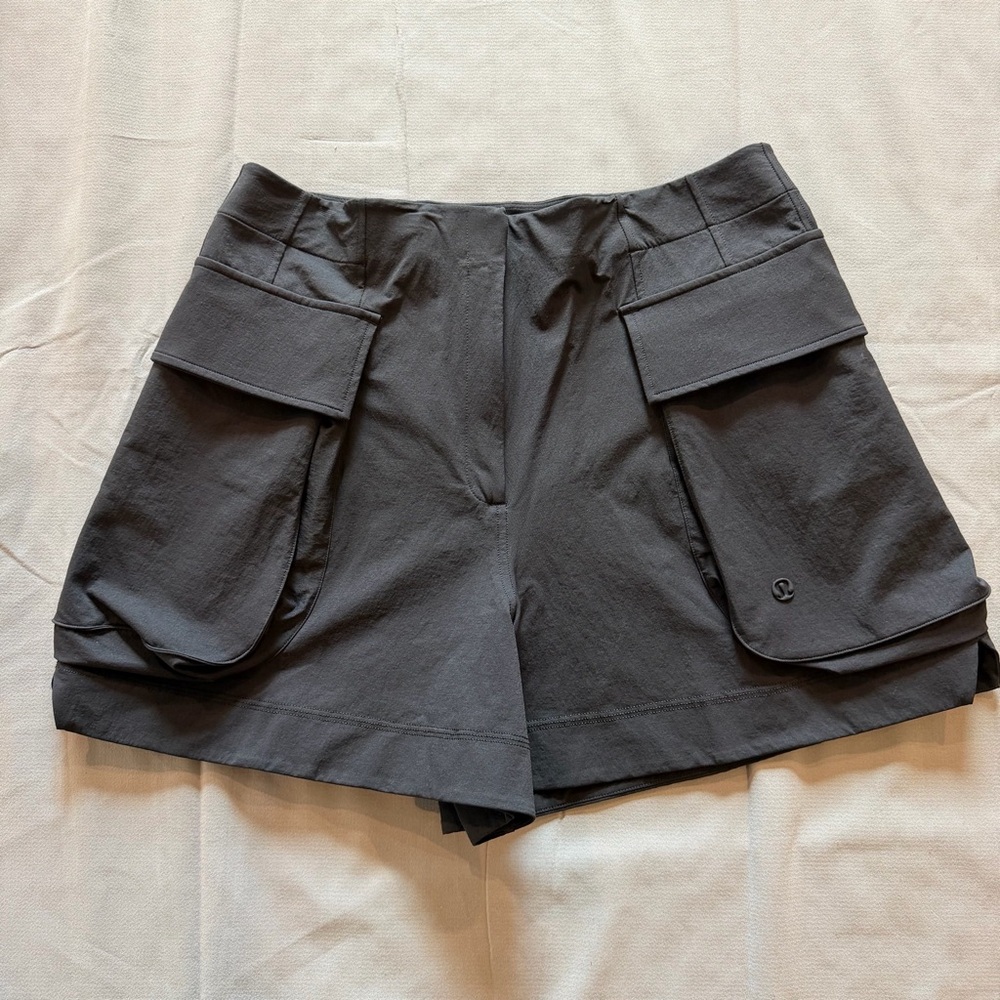 Lululemon Relaxed-Fit Super-High-Rise Cargo Short 4" Black Size 10 - Picture 9 of 15